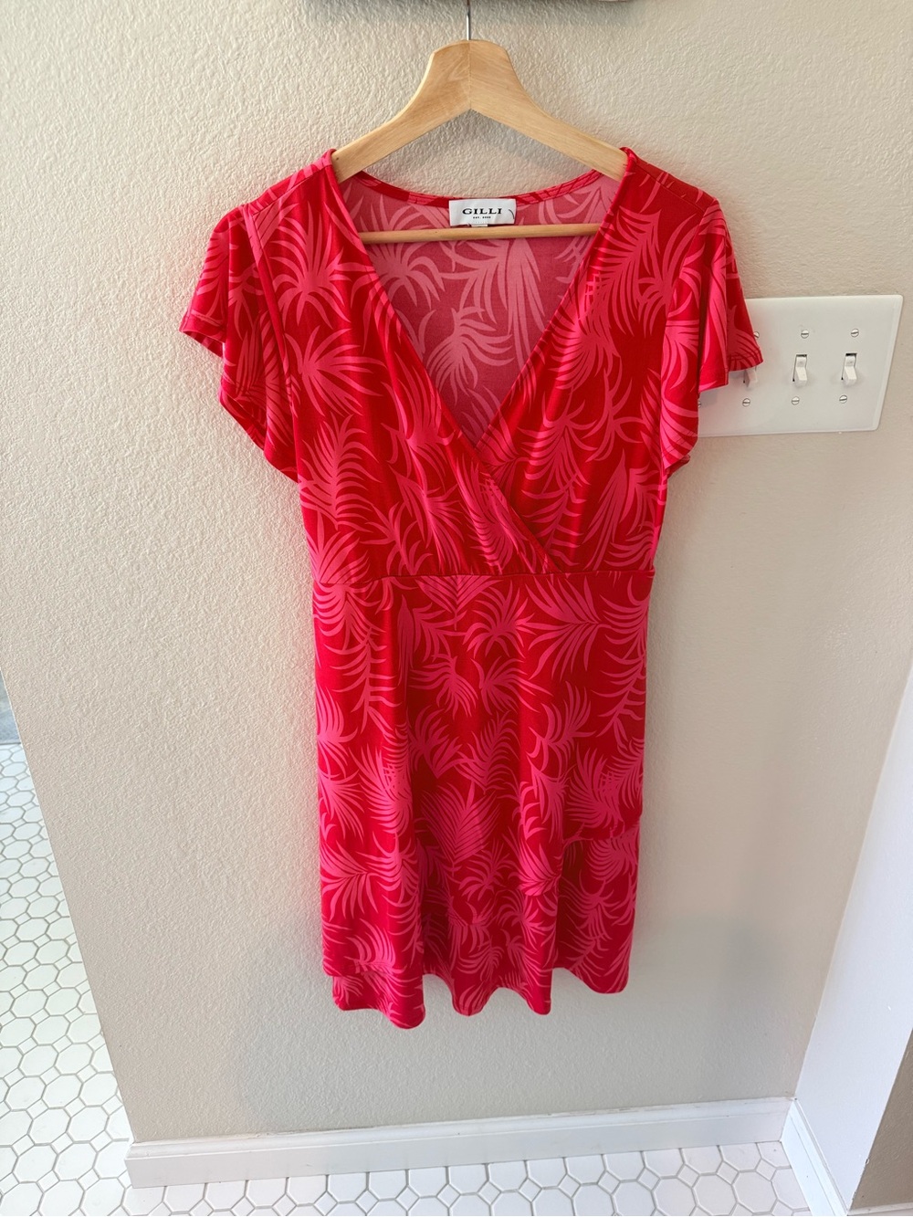 Gilli Coral-Pink Palm Print V-Neck Sundress